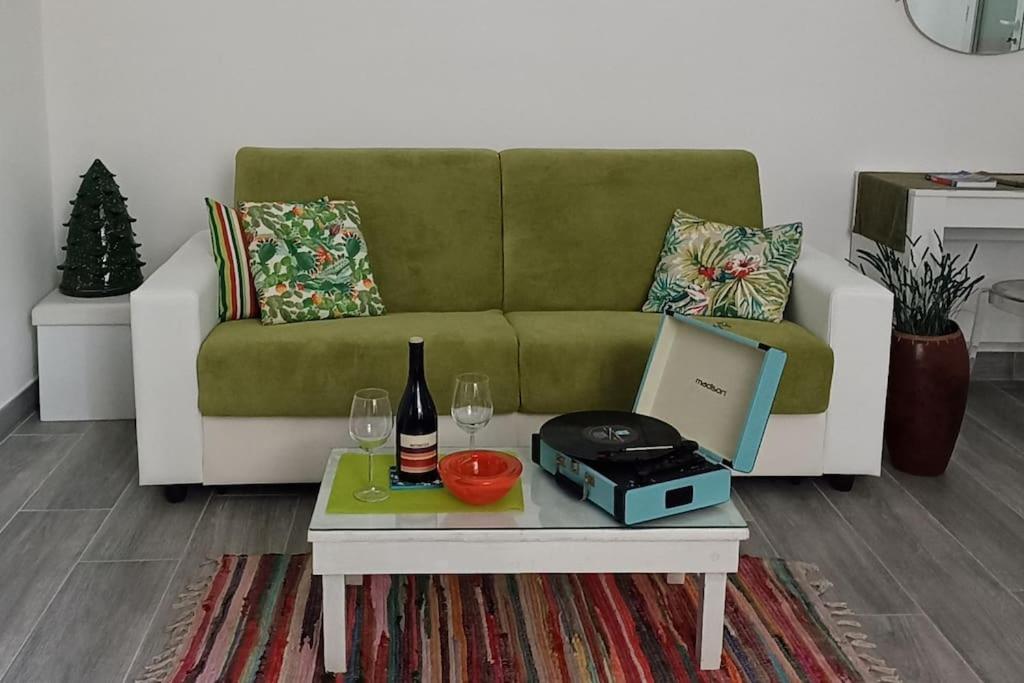 Iris Apartment, Comfort E Stile Nel Cuore Di Bisceglie Exterior foto