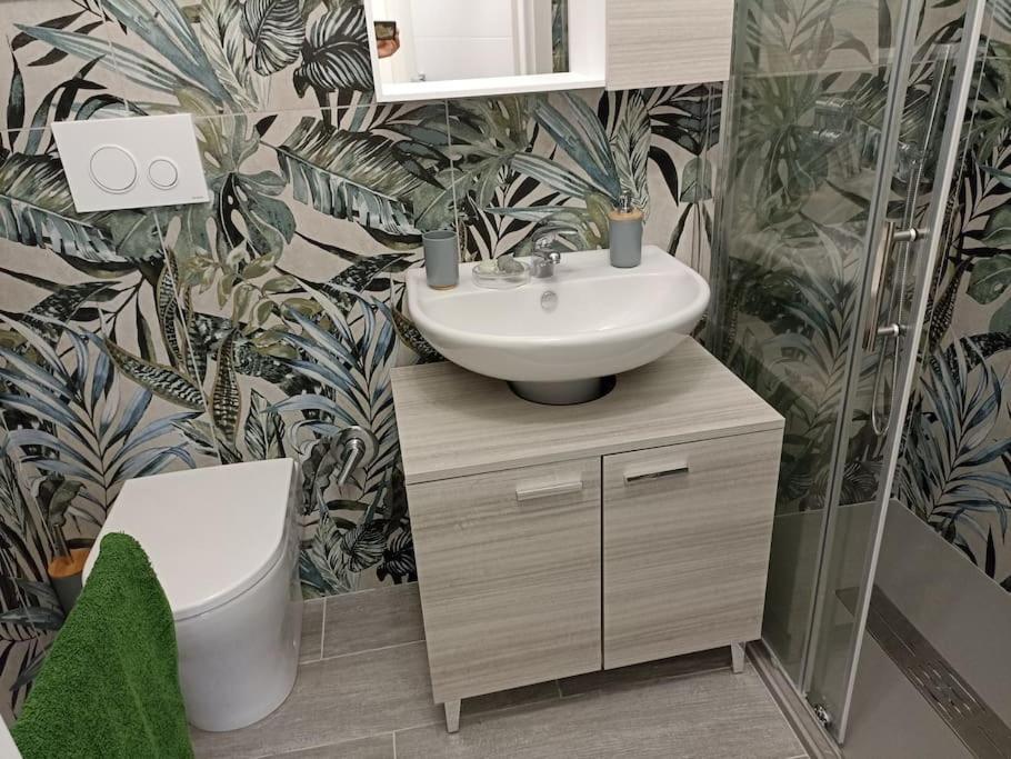 Iris Apartment, Comfort E Stile Nel Cuore Di Bisceglie Exterior foto