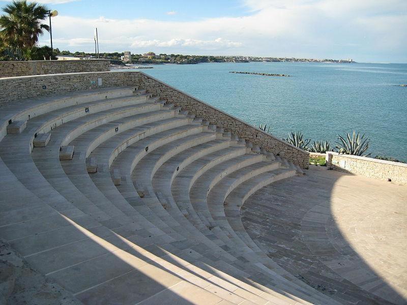 Iris Apartment, Comfort E Stile Nel Cuore Di Bisceglie Exterior foto